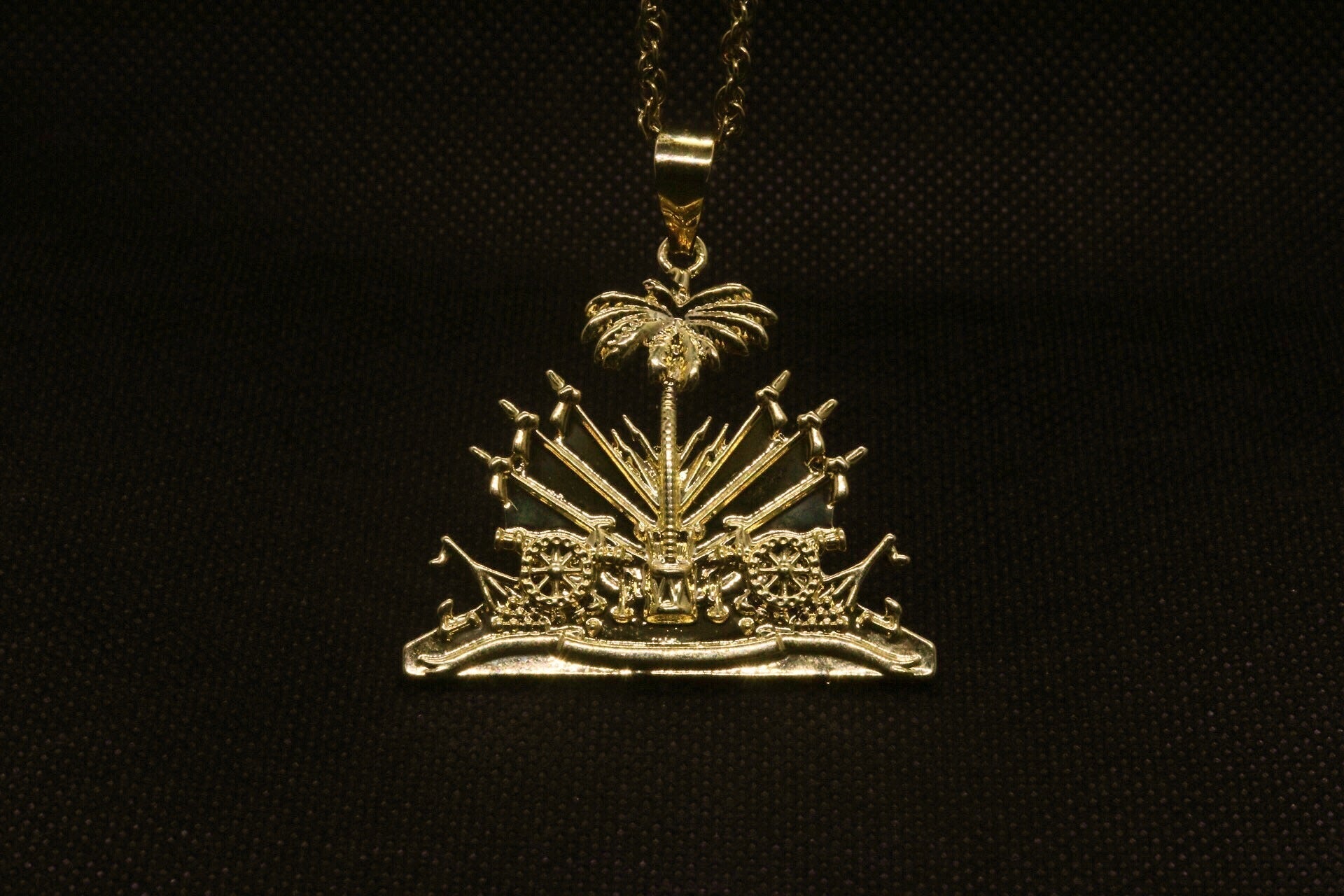 04-The Haiti Coat Of Arms Necklace - Haitianbuy